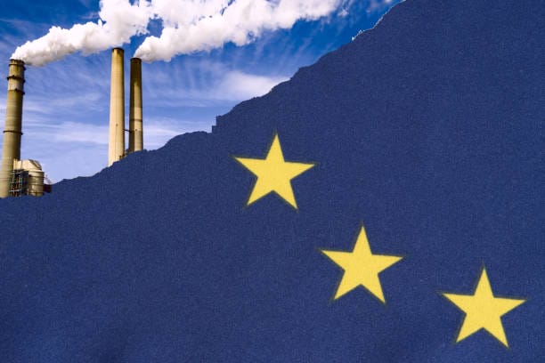EUの旗と温室効果ガスが排出されている様子