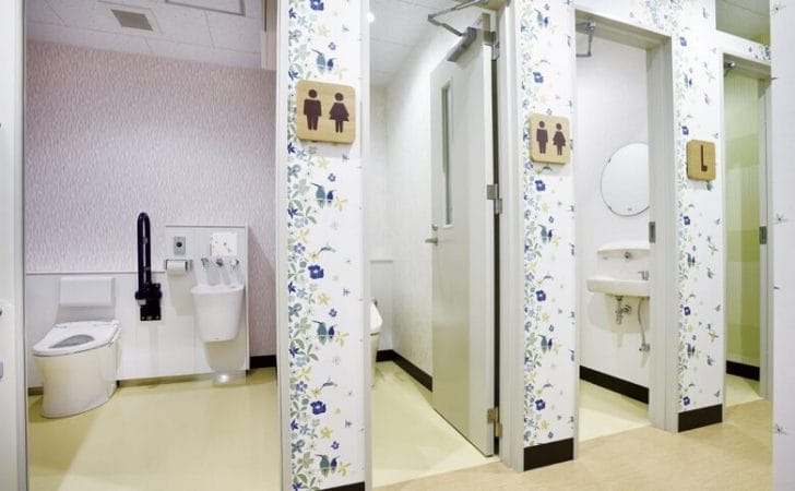 男女共用のオールジェンダートイレは日本でも増えるのか